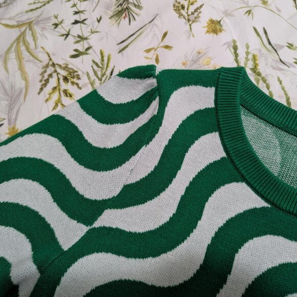 Green & White Anthropologie Knit Short Sleeve Top - Size Small - Picture 4 of 11